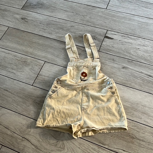 ROMWE Other - Adorable jean overalls